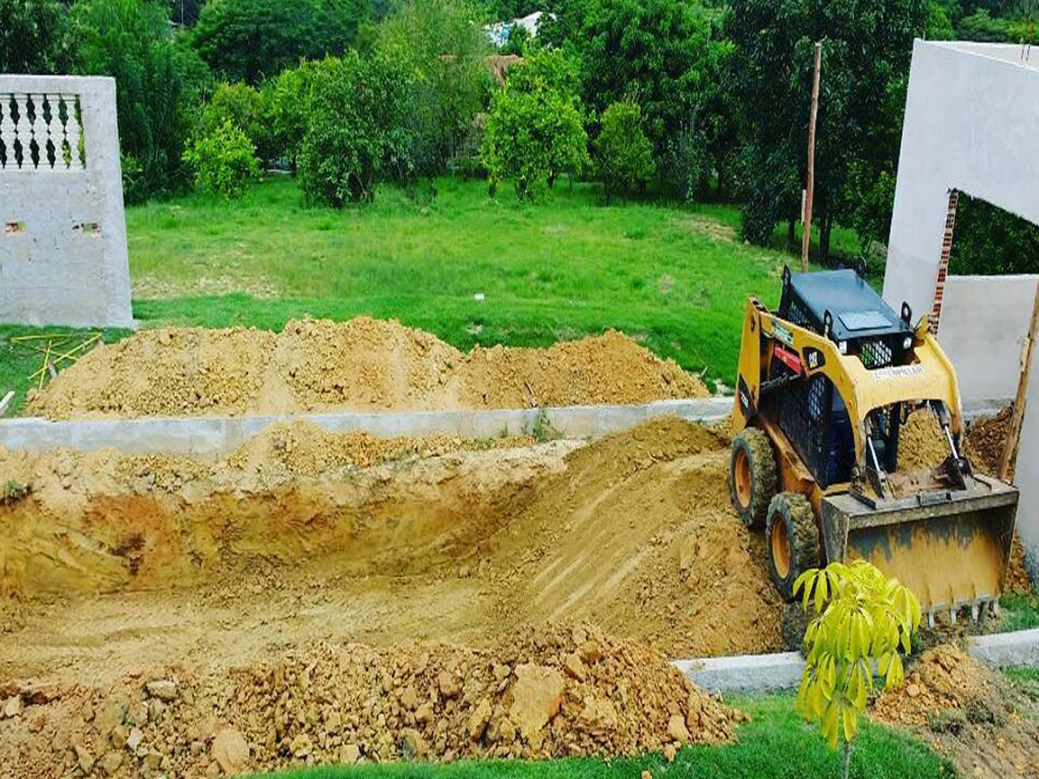 Máquinas de terraplanagem em serviço
